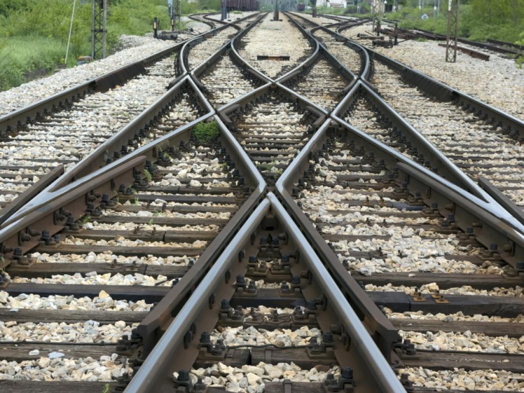Тялото на 54 годишна жена е открито на железопътната линия край