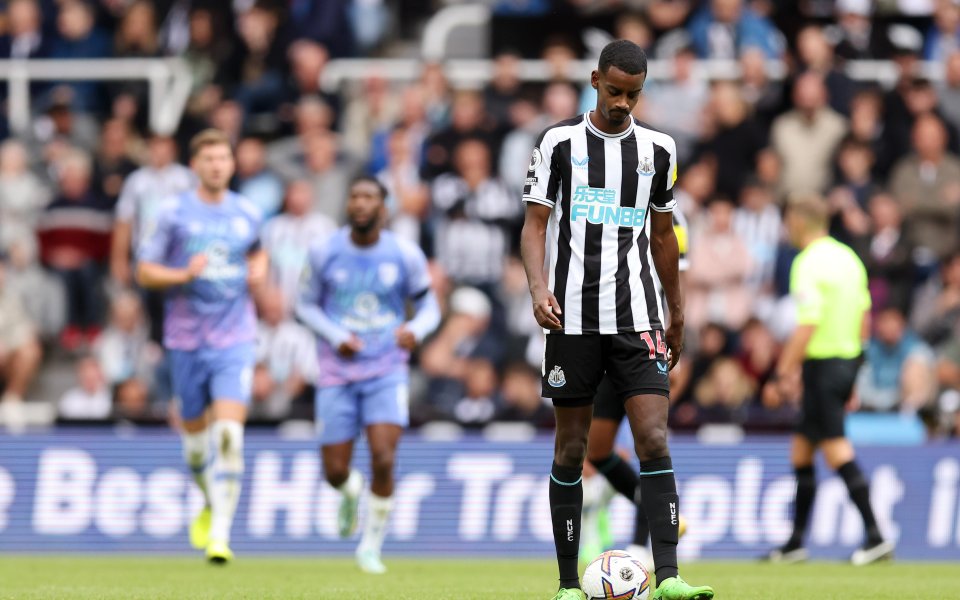 Шведският национал Александър Исак продължава възстановяването си след контузия на