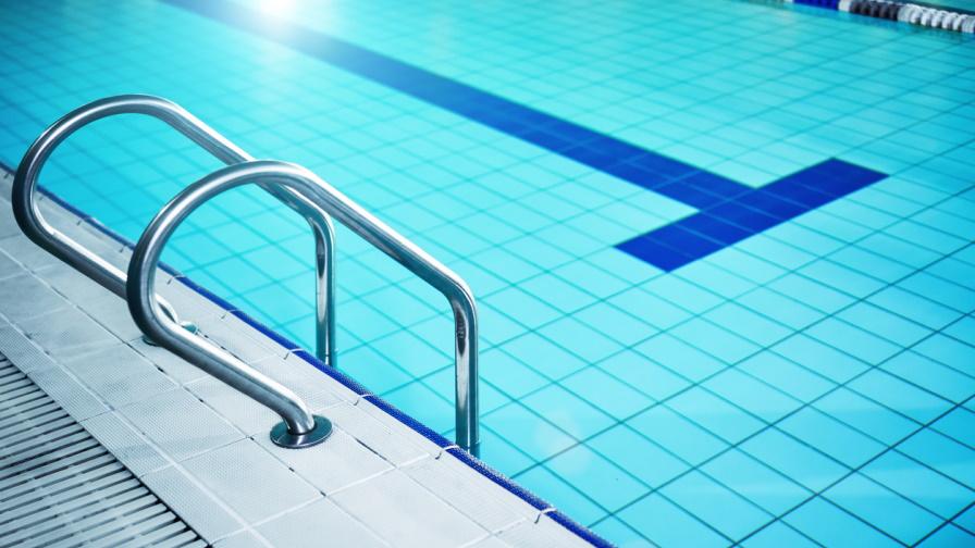 Две жени пострадаха от срутил се таван на закрит басейн в хотел в Поморие