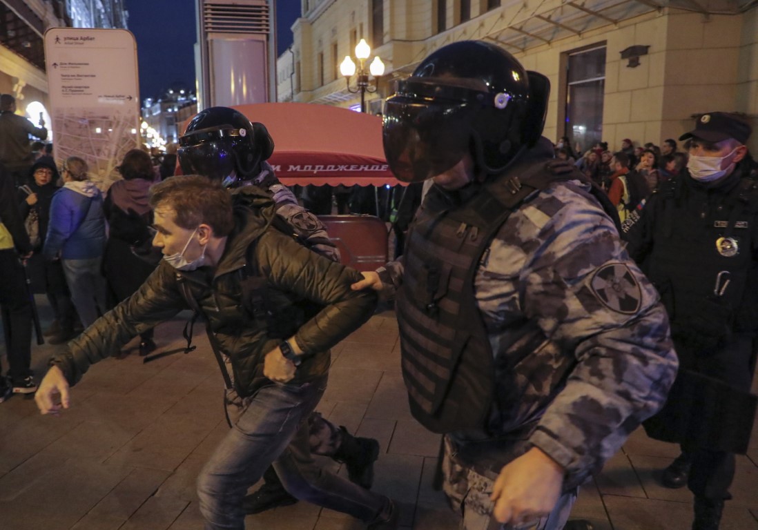 <p>Близо 900 задържани в Русия, протест срещу мобилизацията</p>