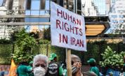 Масови протести бяха организирани срещу правителството на Иран заради смъртта на Махса Амини. Тя изпадна в кома и почина, след като беше арестувана в Техеран от нравствената полиция заради предполагаемо нарушение на правилата за хиджаб в страната. Смъртта на Амини предизвика дни на бурни протести в Иран, при които досега са убити повече от петима души.