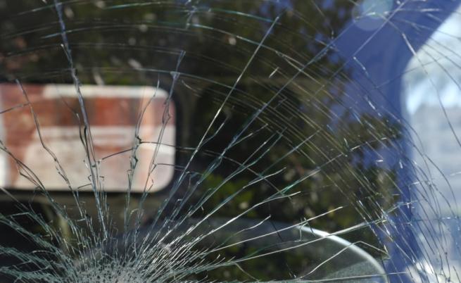 Пиян шофьор се заби в дърво, стълб и ограда на къща в Горна Оряховица