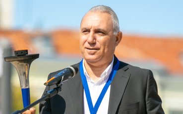 Стоичков, Мадлен Радуканова и кметът на Пазарджик са носителите на приза „Почетен Факлоносец на мира“