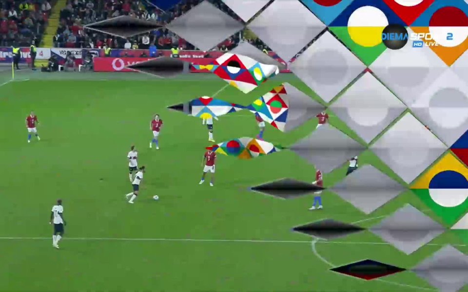 В 52-та минута Диого Далот отправи удар от сериозна дистанция