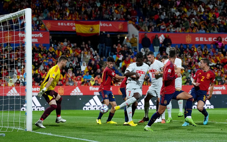 Защитниците Сесар Аспиликуета и Ерик Гарсия отпаднаха от състава на