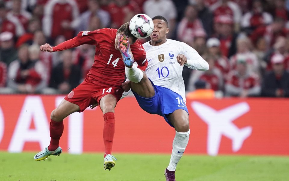 Отборите на Дания и Франция играят при резултат 2:0 в
