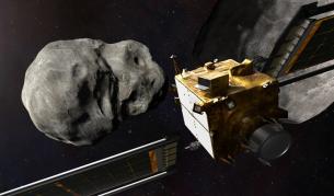 Илюстрация на DART и астероида Dimorphos