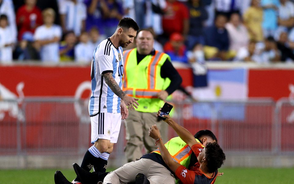 Звездата на Аржентина Лионел Меси се появи от скамейката и