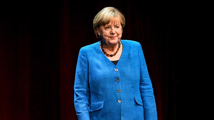 <p>Меркел: Да се отнасяме сериозно към думите на Путин</p>