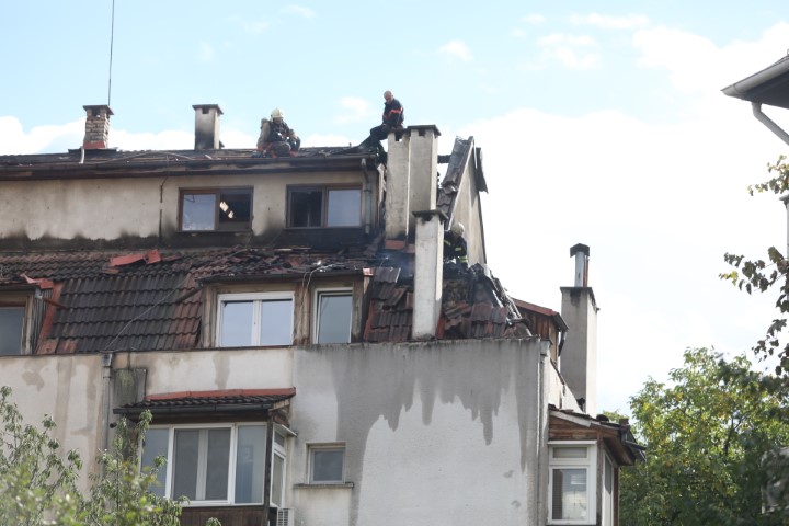 Пожар в жилищна сграда в София