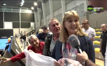 Любовта на тенис феновете и знамето, което се вее в Бризбън, Мадрид и София