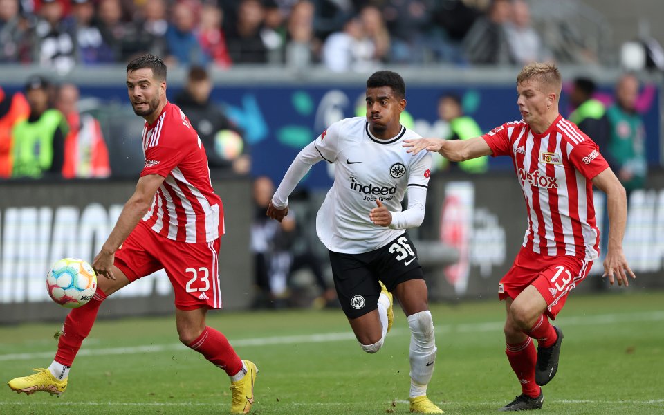 Айнтрахт Франкфурт нанесе първа загуба на Унион Берлин в Бундеслигата.