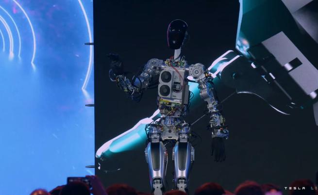 Tesla показа прототип на хуманоидния си робот