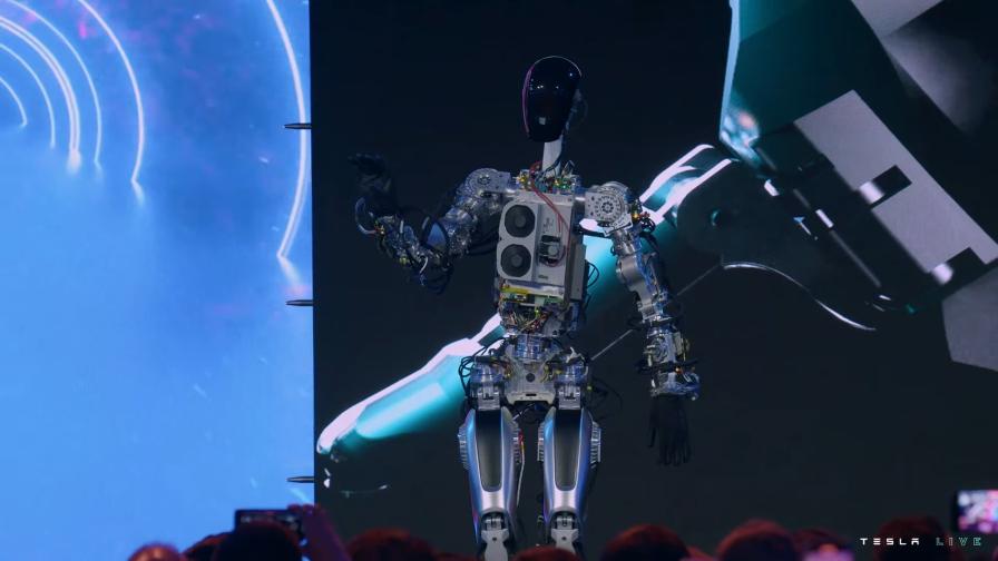 Tesla показа прототип на хуманоидния си робот