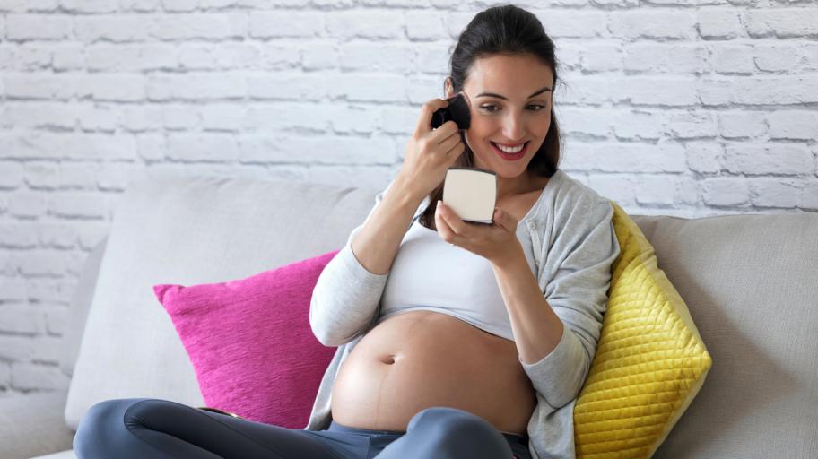 Кои са безопасните козметични съставки за бременни