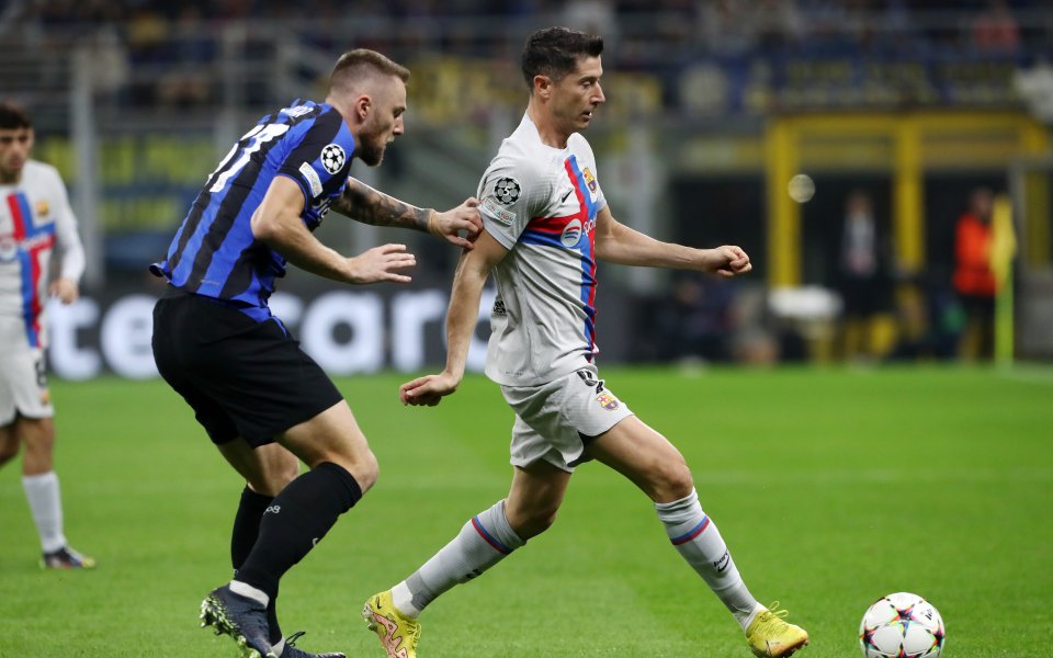 Интер и Барселона играят при резултат 1:0 в най-интересния мач от