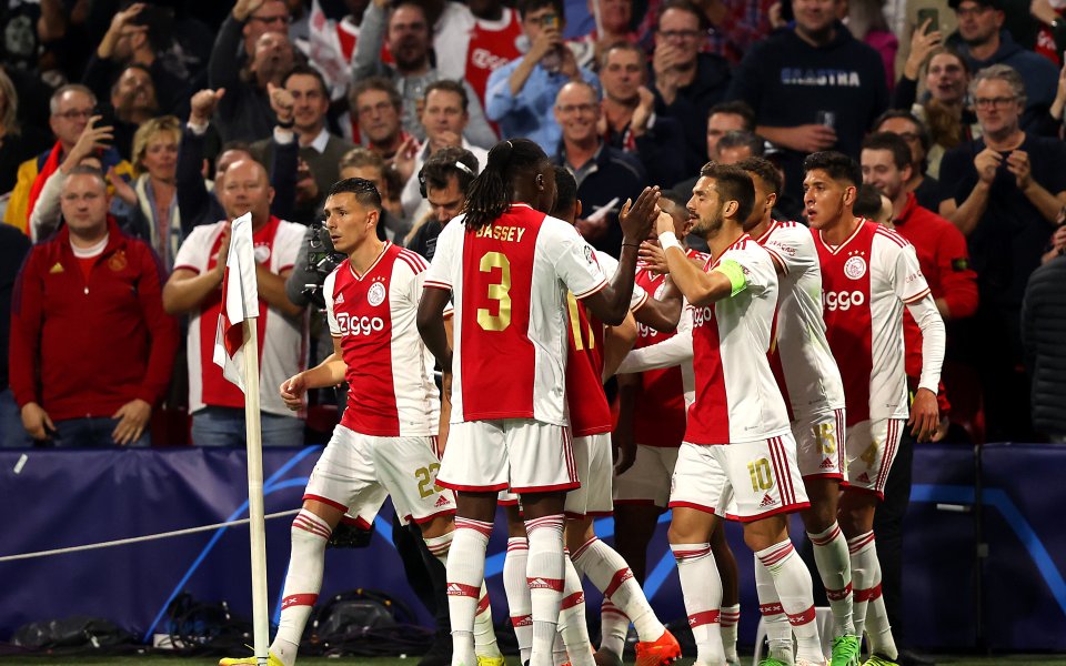 Нидерландският гранд Аякс направи равенство 2:2 при гостуването си на