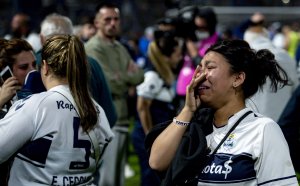 Нов ужас на футболен мач завърши със смъртен случай в Аржентина (снимки + видео)