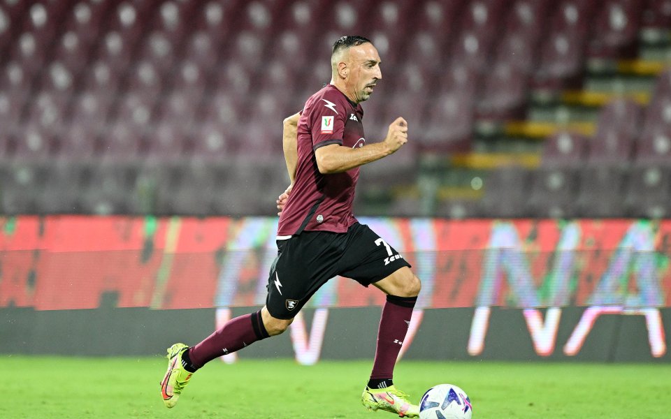 Френският полузащитник Франк Рибери ще прекрати кариерата си на 39