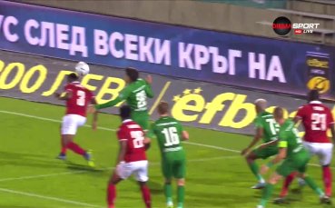 Лудогорец води с 1 0 на полувремето в двубоя срешу ЦСКА