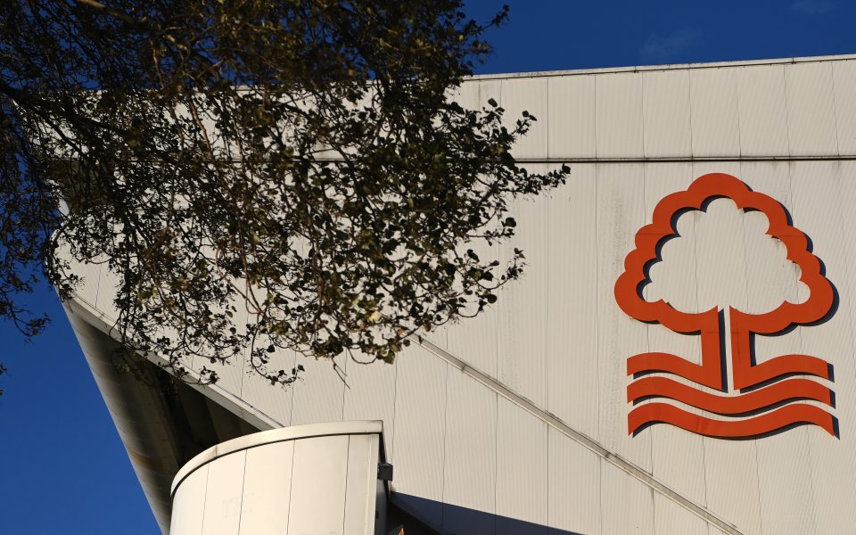 Нотингам Форест уволни двама служители, които бяха сериозно замесени в