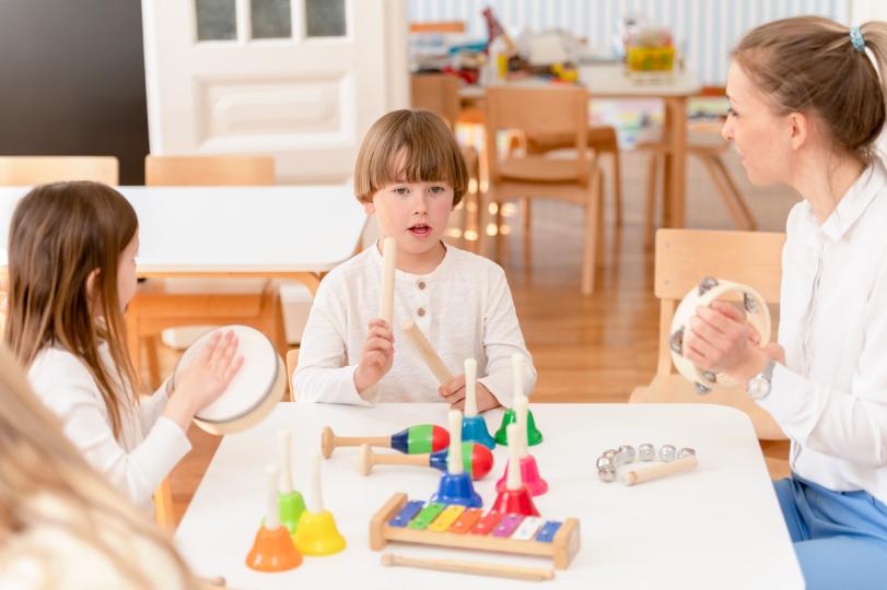 10 чудесни умения, които бебета и деца усвояват от музикалните инструменти