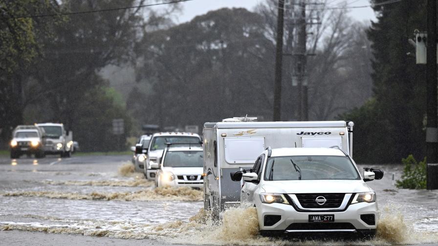 Тежки наводнения в Австралия, хиляди евакуирани