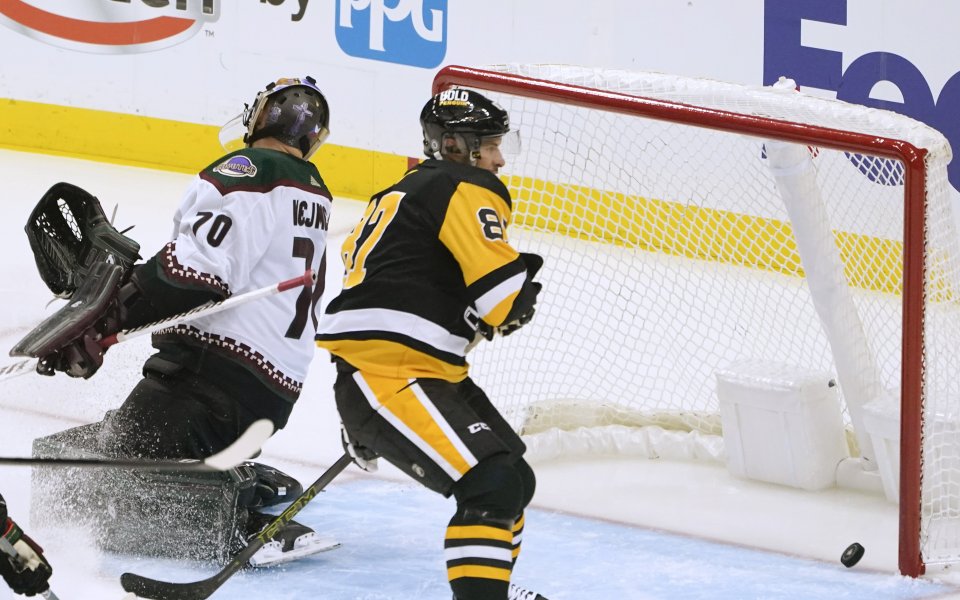 Сидни Кросби записа гол и две асистенции при победа на