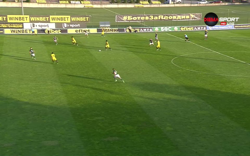 В 33-та минута Елвис Ману получи страхотно подаване и не