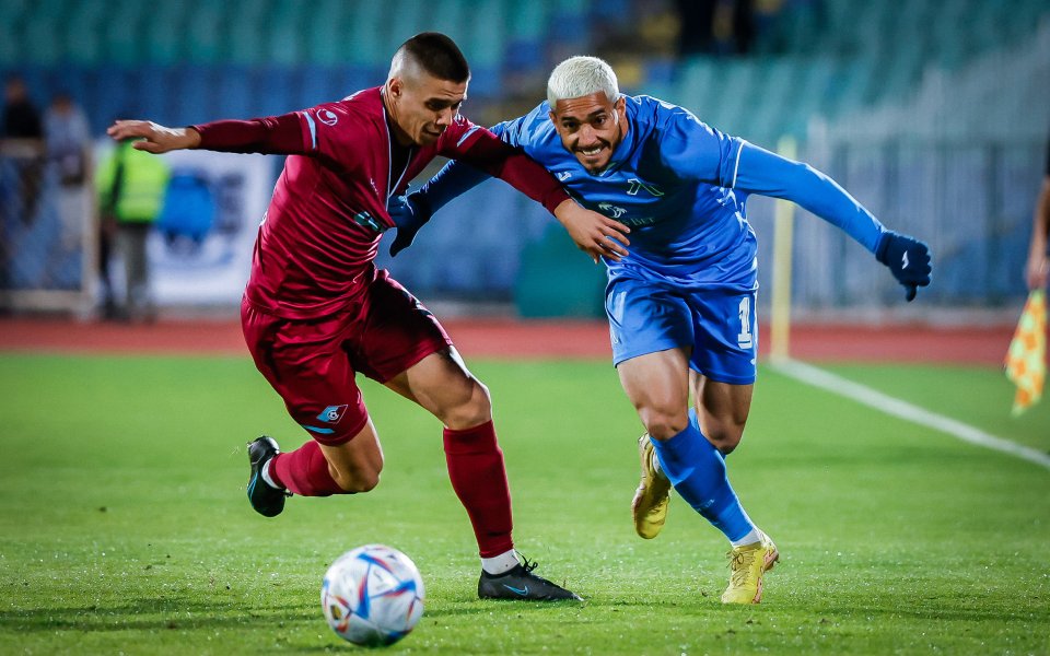 Отборите на Септември и Левски играят при резултат 0:0  в