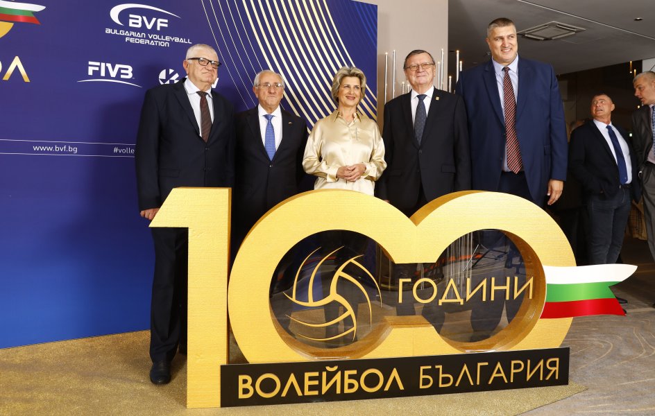 Весела Лечева поздрави федерацията треньори състезатели и ветерани за 1001