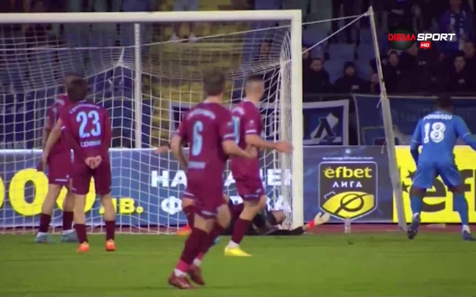 Вратарят на Септември София - Димитър Шейтанов, бе над всички