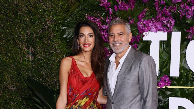 По лилавия килим: Амал и Джордж Клуни на лосанджелиската премиера на „Билет до рая“