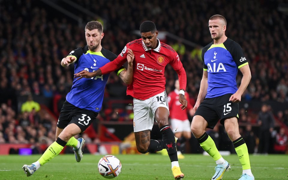 Манчестър Юнайтед и Тотнъм играят при резултат 0:0 в мач