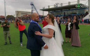 Влюбени си казаха „да“ на варненското дерби