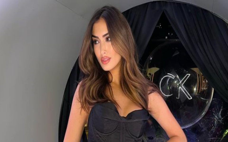 Във вените на екзотичната Сара тече смесена кръв, тъй като