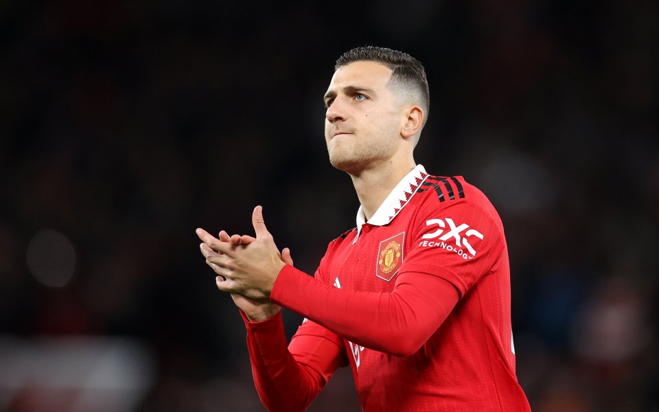 Защитникът на Манчестър Юнайтед - Диого Далот, е следен от