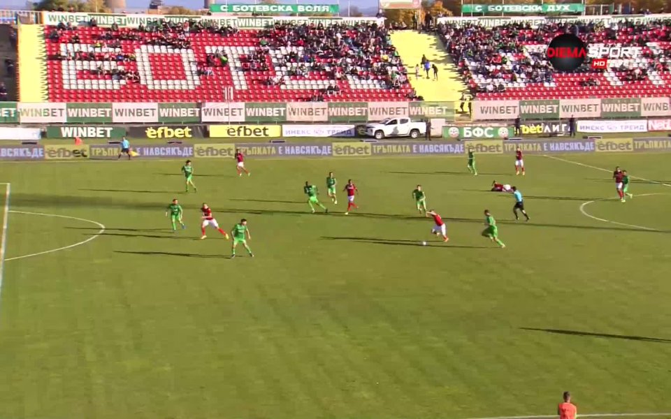 След центриране отляво Кареасо успя да изпревари пазача си и да