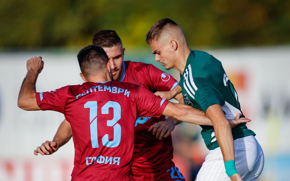 Пирин Благоевград и Септември София играят при резултат 0:2 в среща