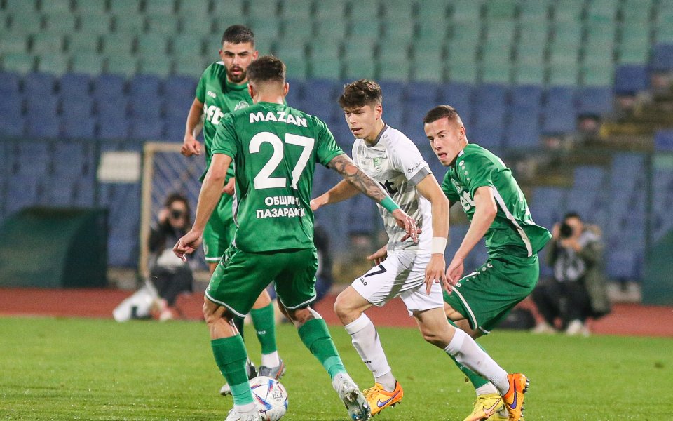 Хебър Пазарджик и Берое играят при в последен мач от