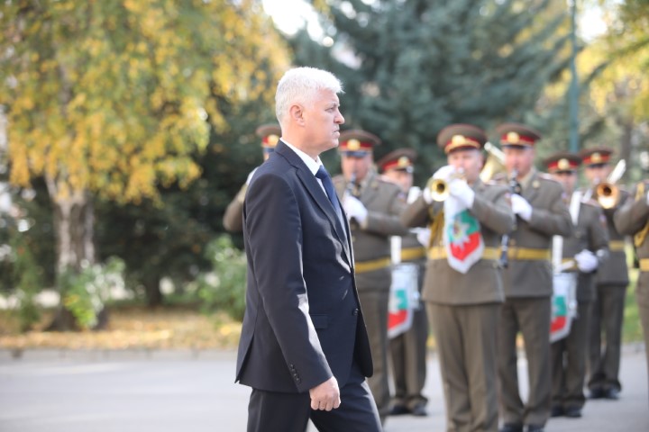<p>Тържествен ритуал по повод връчване на дипломите на офицерите от Випуск &bdquo;Полковник Борис Дрангов&ldquo; &ndash; II смяна на Военна академия &bdquo;Г. С. Раковски&ldquo;</p>