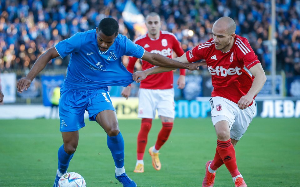 Левски и ЦСКА 1948 играят при 0:0 в дербито на