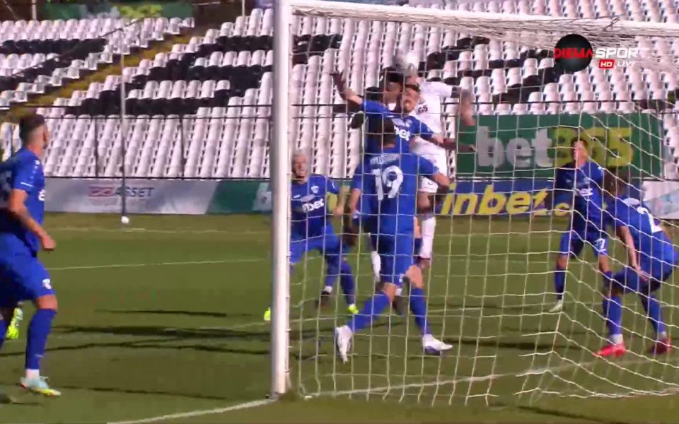 Ахмед Ахмедов изравни за Славия срещу Спартак Варна. Нападателят, който