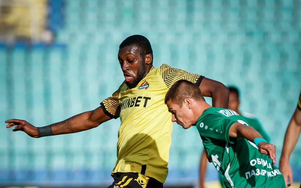 Отборите на Хебър и Ботев Пловдив играят при резултат 1:1 в