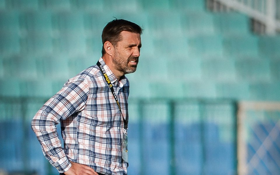 Наставникът на Ботев Пловдив Желко Копич сподели, че канарчетата“ са