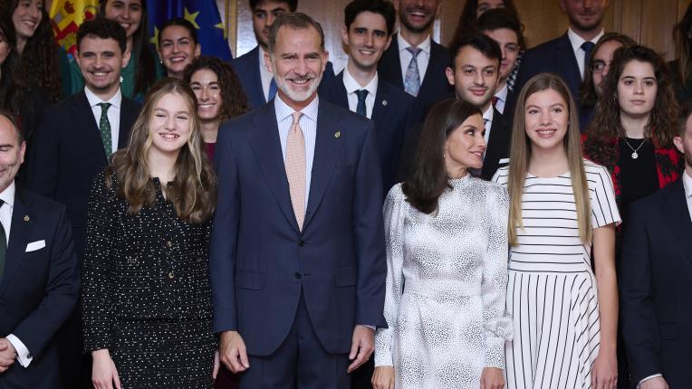  Испанското кралско семейство поздрави носителите на премия „ Принцесата на Астурия “ 