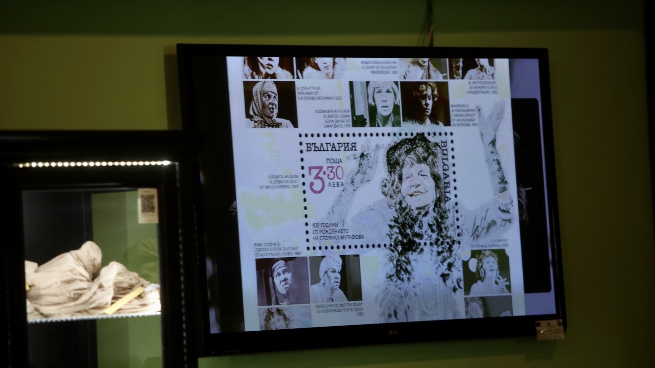 <p>Образът на голямата българска актриса Стоянка Мутафова бе увековечен върху чисто нова пощенска марка</p>