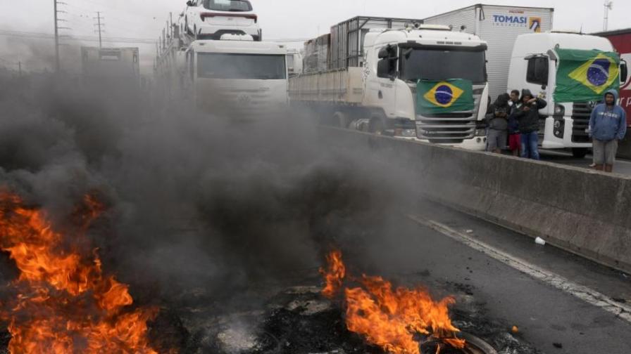 Шофьори на камиони протестират в Бразилия, не признават загубата на Болсонаро