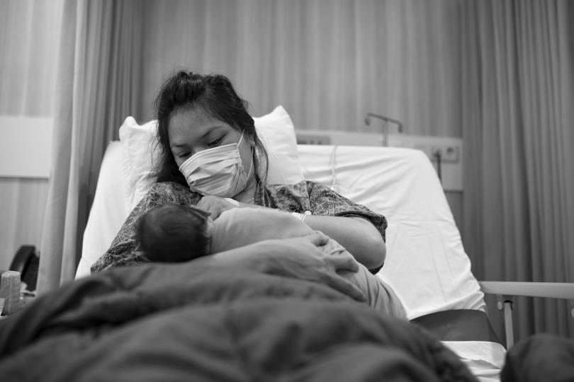 Първата среща между майка и бебе - вълшебният миг, който просълзява