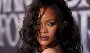 <p>Стрелба срещу дома на Риана в Бевърли Хилс - куршум проби стена</p>